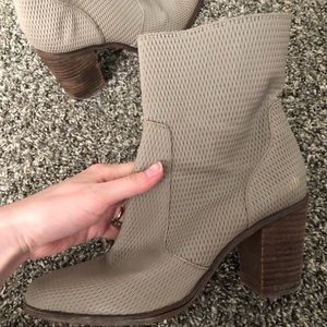 Hinge Daphne Boots